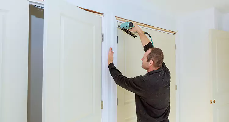 Top Rated Door Fixing ServiceFixing Garage Door Track in Country Walk, FL
